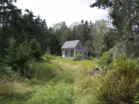 9 Strawson Rd, Vinalhaven, ME 04863 photo 1