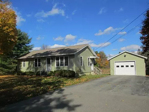 27 Gilbert St, Orono, ME 04473 photo 1