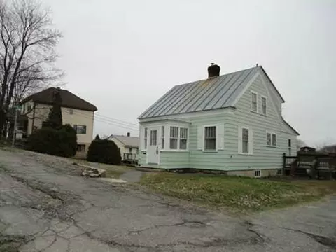 77 School St, Millinocket, ME 04462 photo 1