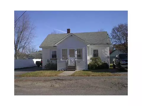 33 Maple St, Millinocket, ME 04462 photo 1