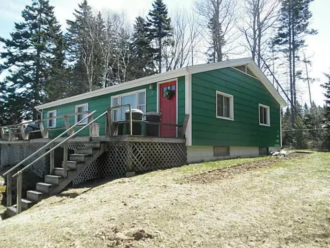 177 E Main St, Vinalhaven, ME 04863 photo 1