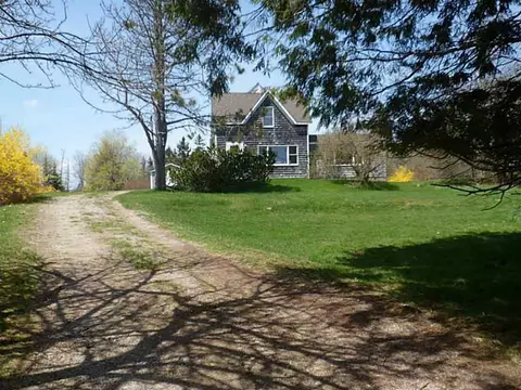 21 Pond St, Vinalhaven, ME 04863 photo 1