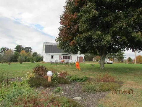 910 Main St, Clinton, ME 04927 photo 1
