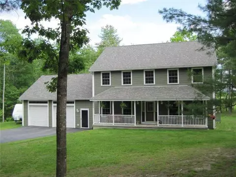 240 Newburgh Rd, Hermon, ME 04401 photo 1