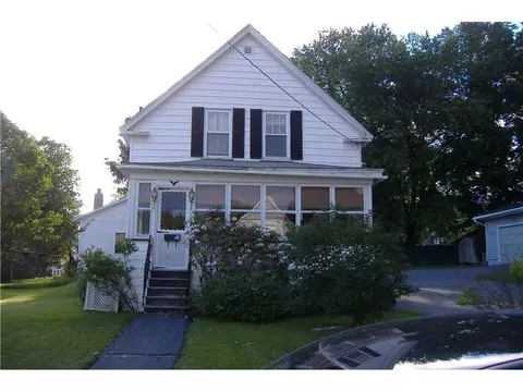 10 Maple St, East Millinocket, ME 04430 photo 1