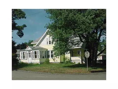 33 Round Hill St, Biddeford, ME 04005 photo 1