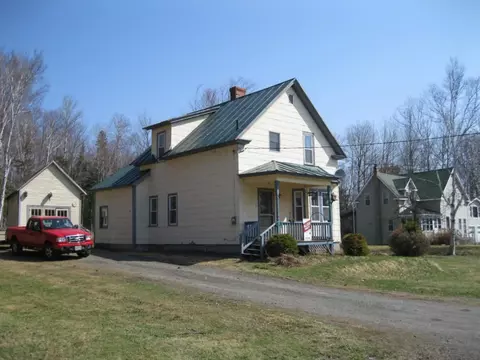 17 Oquossoc Ave, Rangeley, ME 04970 photo 1