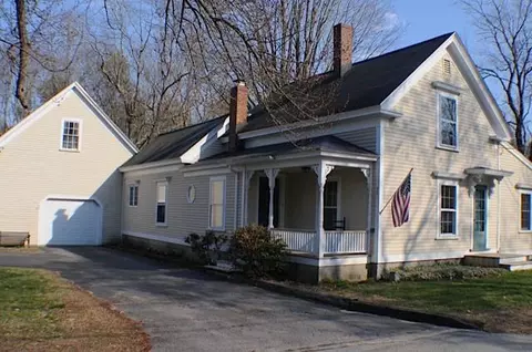 24 Maple Ave, Kennebunk, ME 04043 photo 1