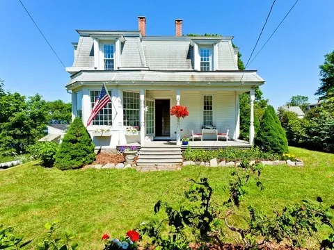 17 Summer St, Vinalhaven, ME 04863 photo 1