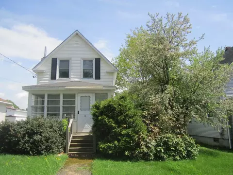 19 Maple St, East Millinocket, ME 04430 photo 1