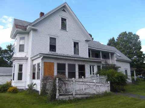 19 Davis St, Dover Foxcroft, ME 04426 photo 1