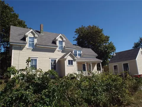 16 Mountain Street St, Vinalhaven, ME 04863 photo 1