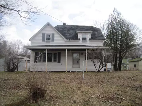 25 York St, Millinocket, ME 04462 photo 1