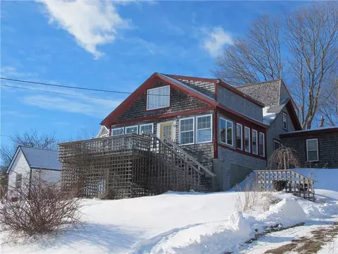 52 W Main St, Vinalhaven, ME 04863 photo 1