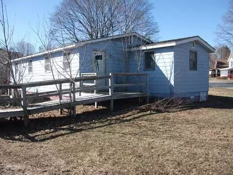 49 Cedar St, Dexter, ME 04930 photo 1