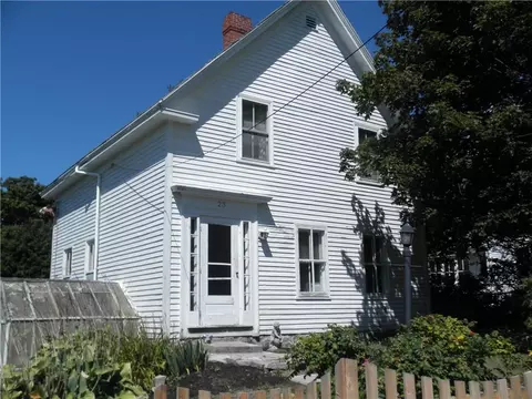 23 Mountain St, Vinalhaven, ME 04863 photo 1