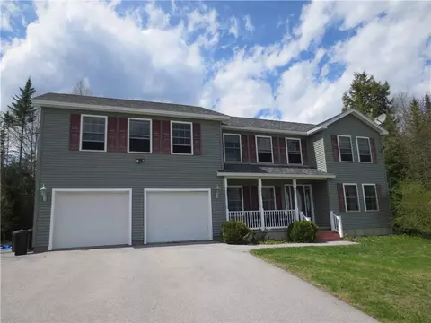 559 Black Forest Dr, Hermon, ME 04401 photo 1