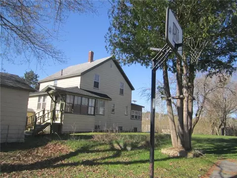 17 York St, Millinocket, ME 04462 photo 1
