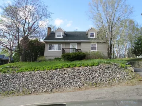25 Pleasant St, Millinocket, ME 04462 photo 1