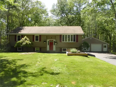 11 Pheasant Ln, Buxton, ME 04093 photo 1