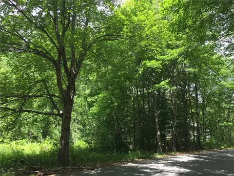 20 Loop Rd, Topsham, ME 04086 photo 1