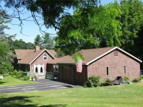 423 Riverside Dr, Augusta, ME 04330 photo 1