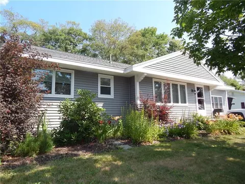 19 Crawford Dr, Bath, ME 04530 photo 1