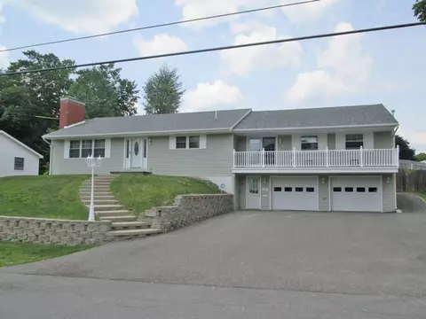 94 New Hampshire St, Millinocket, ME 04462 photo 1