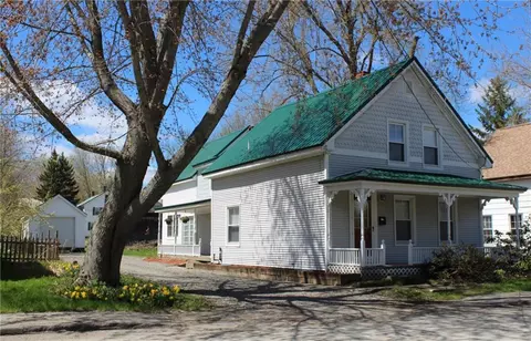 31 Broadway, Orono, ME 04473 photo 1