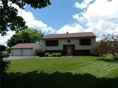 692 W River Rd, Augusta, ME 04330 photo 1