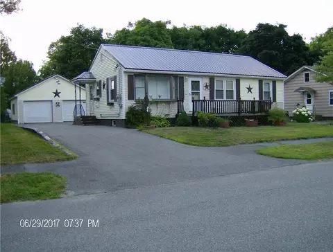 36 Pine St, East Millinocket, ME 04430 photo 1