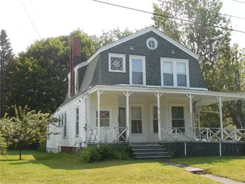 96 Pine St, Madison, ME 04950 photo 1