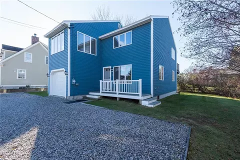19 Maple St, Wells, ME 04090 photo 1