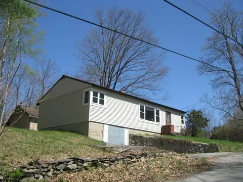 24 Elm St, Jay, ME 04239 photo 1