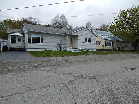 165 Prospect St, Millinocket, ME 04462 photo 1