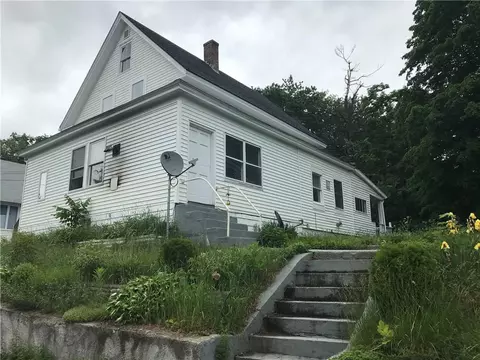 11 Allen St, Springvale, ME 04083 photo 1