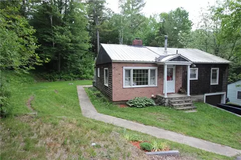 27 Elm St, Jay, ME 04239 photo 1