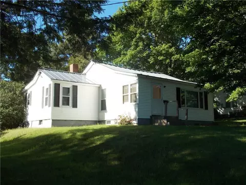 27 Pine St, Dexter, ME 04930 photo 1
