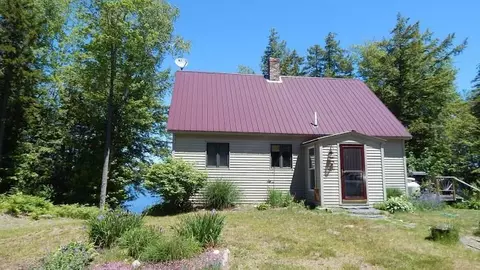 32 Beech Ridge Dr, Abbot, ME 04406 photo 1