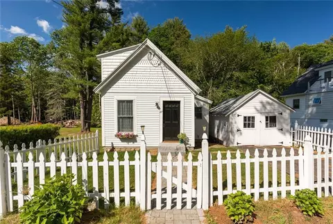 27 Captain Thomas Rd, Ogunquit, ME 03907 photo 1