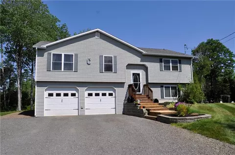 81 Maple Leaf Ln, Hermon, ME 04401 photo 1