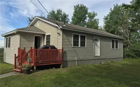 565 Eastern Ave, Brewer, ME 04412 photo 1