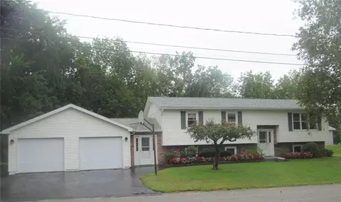 19 Scribner Cir, Lewiston, ME 04240 photo 1