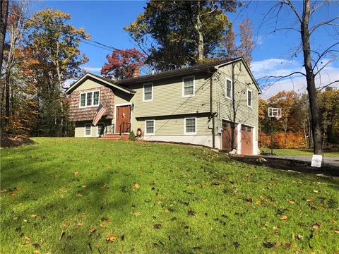 8 Carll Rd, Buxton, ME 04093 photo 1