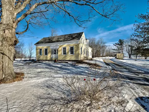 809 Upper St, Turner, ME 04282 photo 1