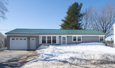 32 Scribner Cir, Lewiston, ME 04240 photo 1