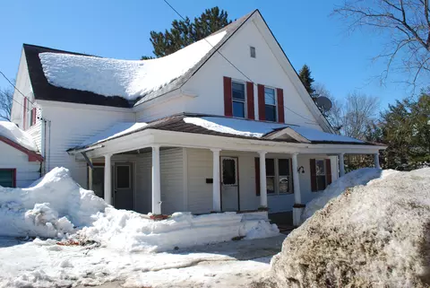 28 Hill St, Millinocket, ME 04462 photo 1