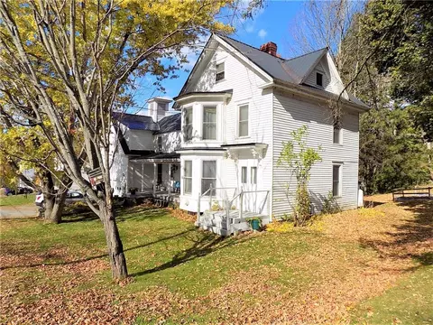 20 Maple St, Dexter, ME 04930 photo 1
