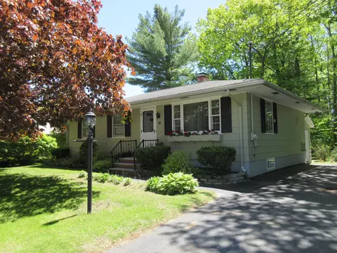 14 Oak St, Jay, ME 04239 photo 1