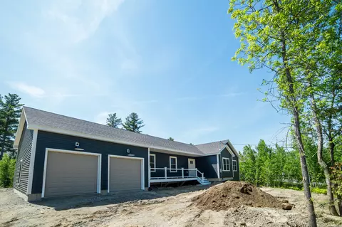 40 Madison Dr, Levant, ME 04456 photo 1